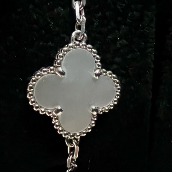 Van Cleef Arpels 5 Motif Bracelet White Gold - Picture 5 of 15